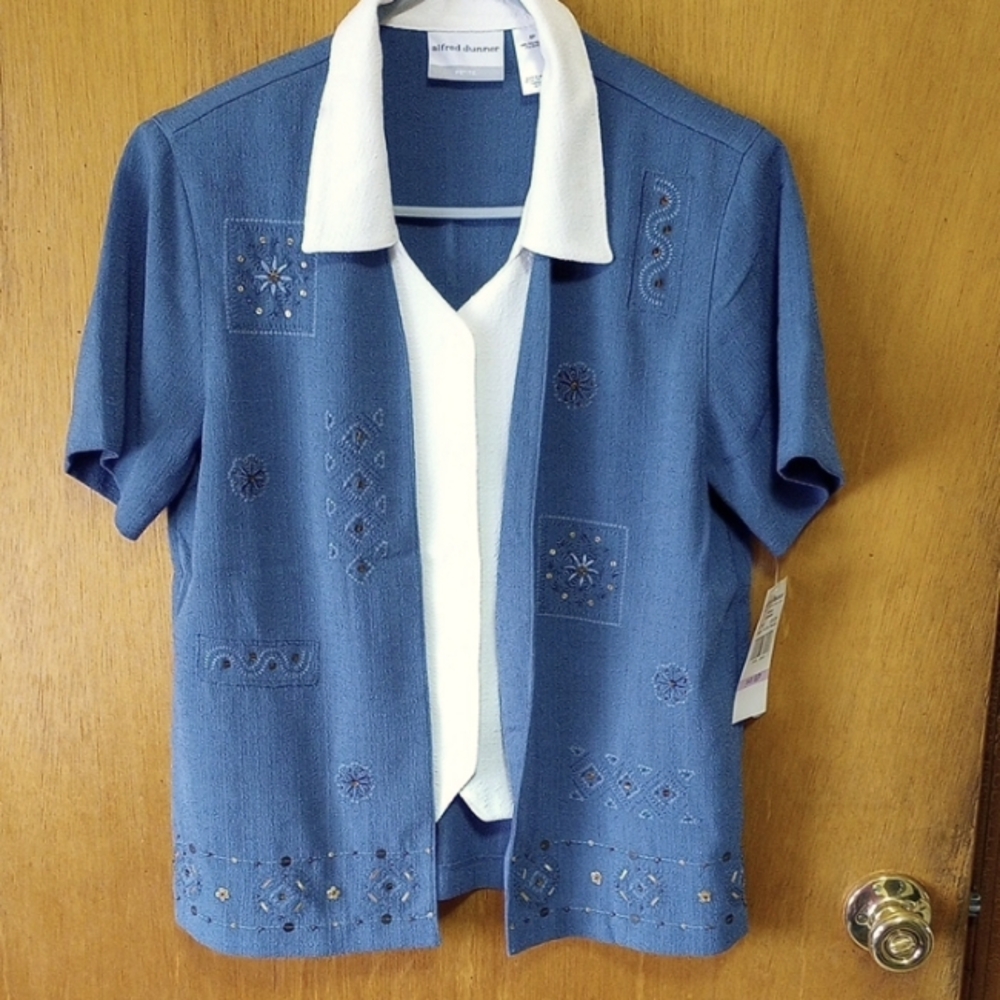 NWT Alfred Dunner 6 Petite Embroidered & Beaded Blue & White Top With Buttons